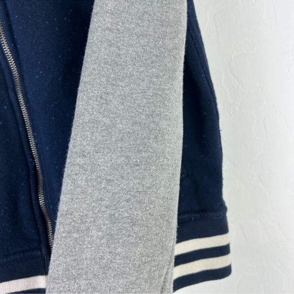 American Eagle Baseball Style Jacket Gray & Blue
Size Medium - Picture 3 of 11